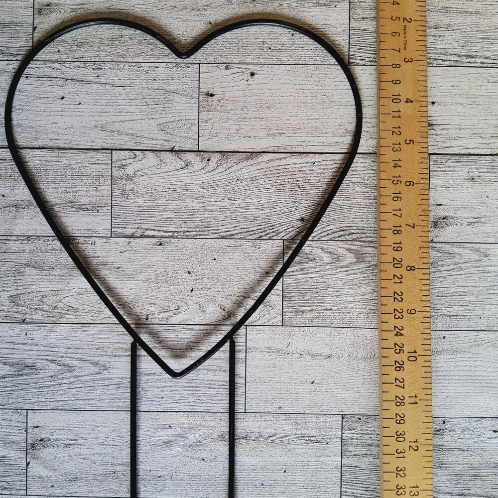 Black Metal Plant Trellis for Climbing Plants Heart Shaped Climbing Holder - Picture 6 of 7